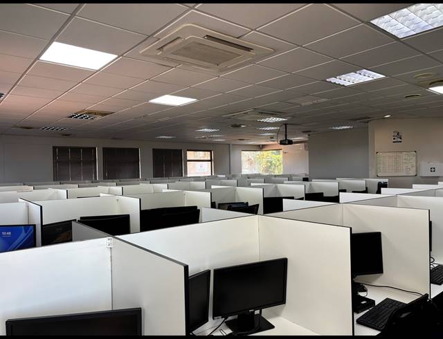 377M² OFFICE FOR SALE IN LA LUCIA